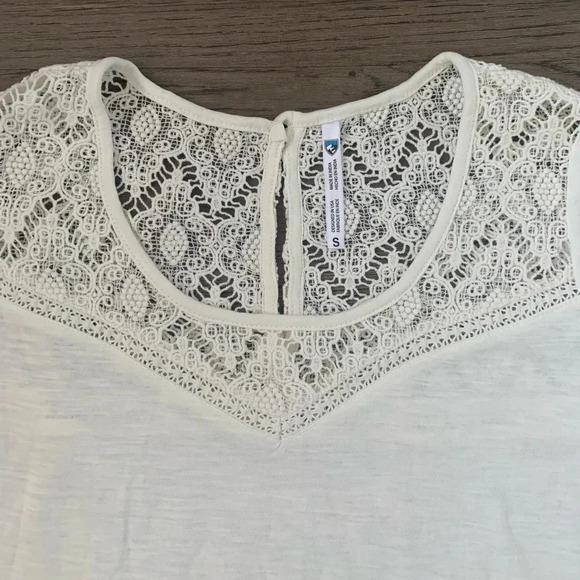 Kuhl Lively Women's Short Sleeve Tee - White with Lace Detail - Picture 8 of 12